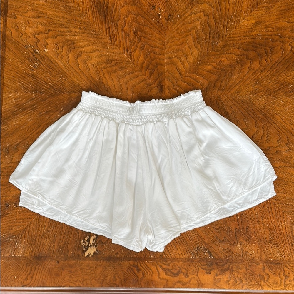 Emery Rose White Flowy Shorts - Picture 4 of 6